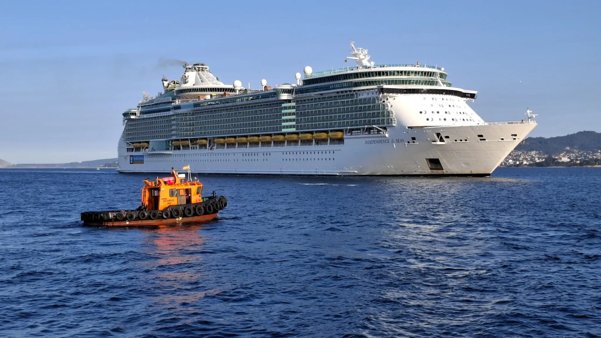 Triple escala de cruceros en Vigo con más de 7.000 pasajeros en una jornada clave para el puerto