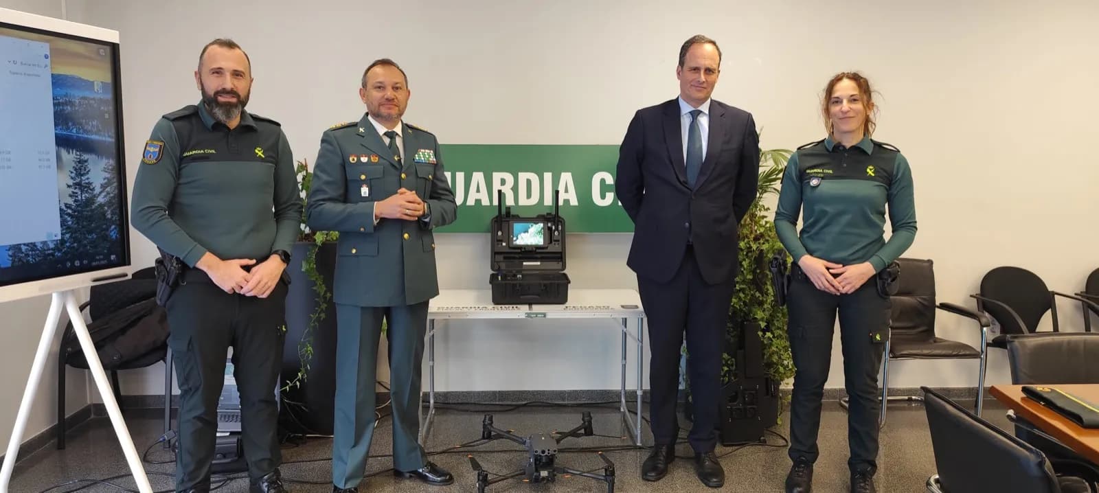 El Puerto de Vigo refuerza la vigilancia aérea con la cesión de un sistema detector de drones a la Guardia Civil