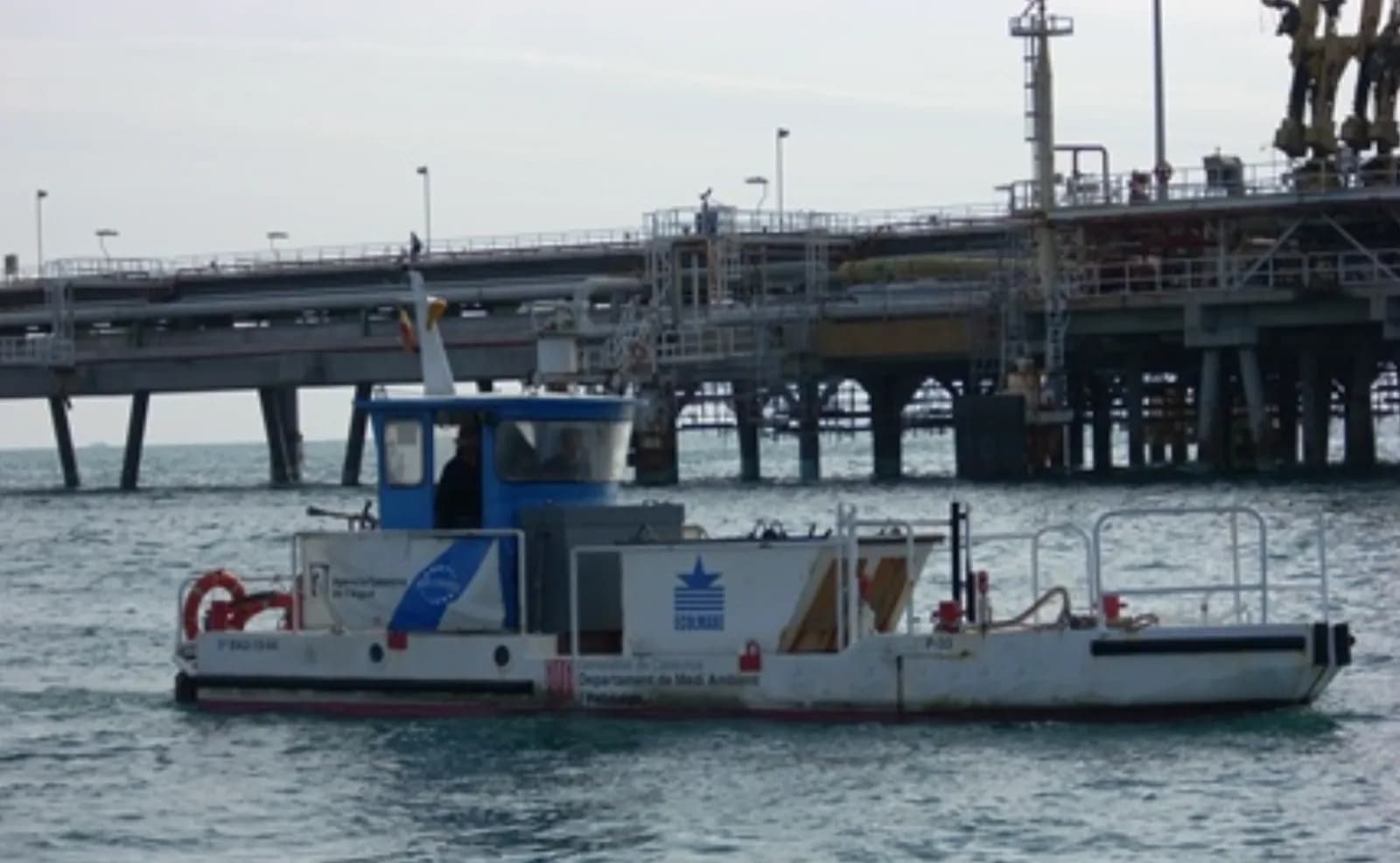 La Autoridad Portuaria de la Bahía de Algeciras adjudica a Ecolmare Ibérica la limpieza de aguas portuarias