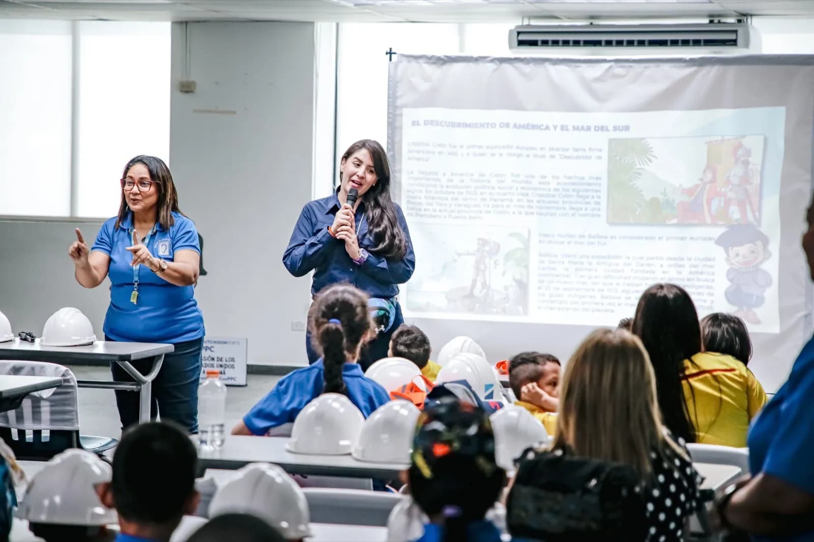 Estudiantes de la Escuela Nacional de Sordos de Panamá visitan el Puerto de Balboa