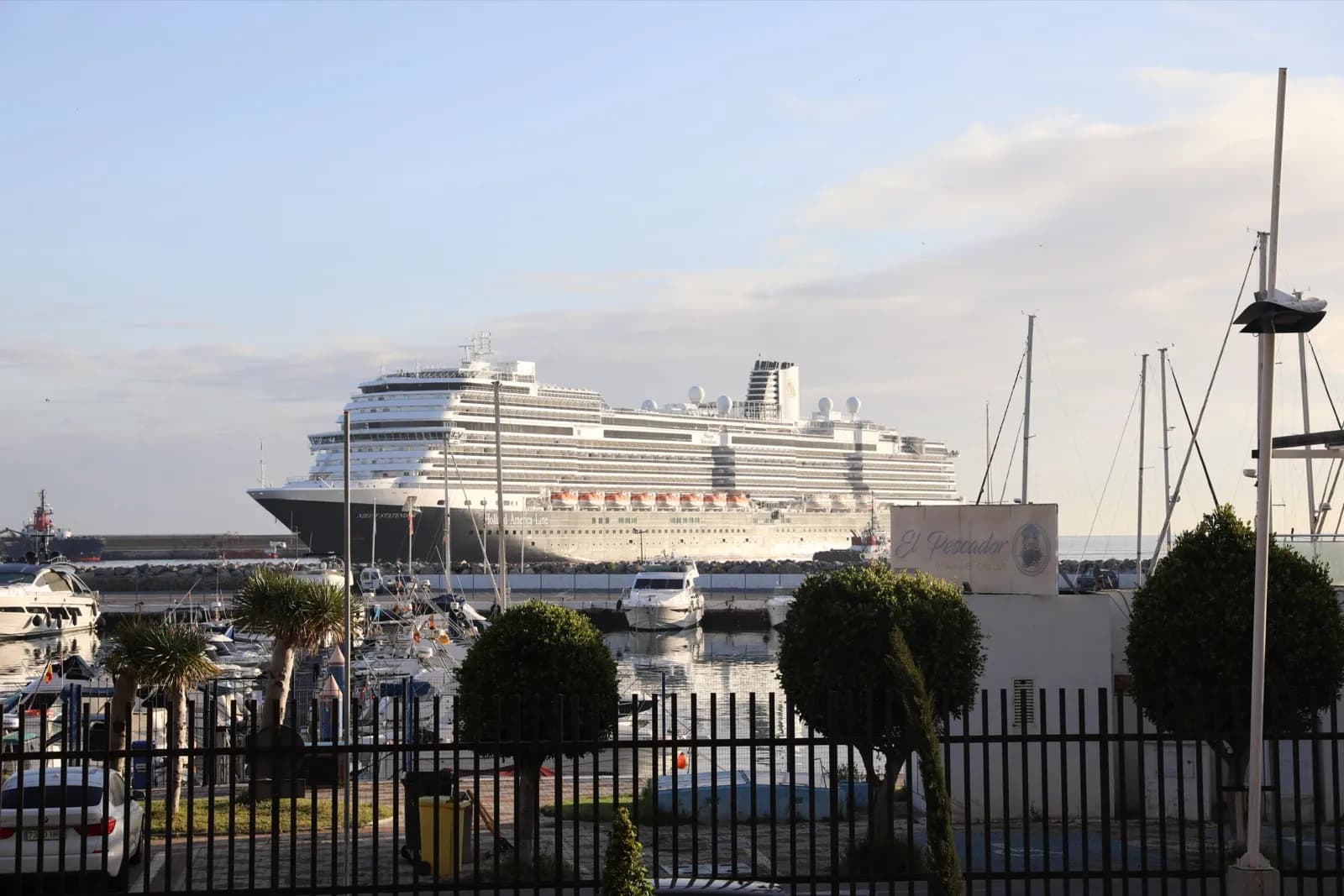Ceuta recibe al ‘Nieuw Stantedam’, un crucero que bate récords
