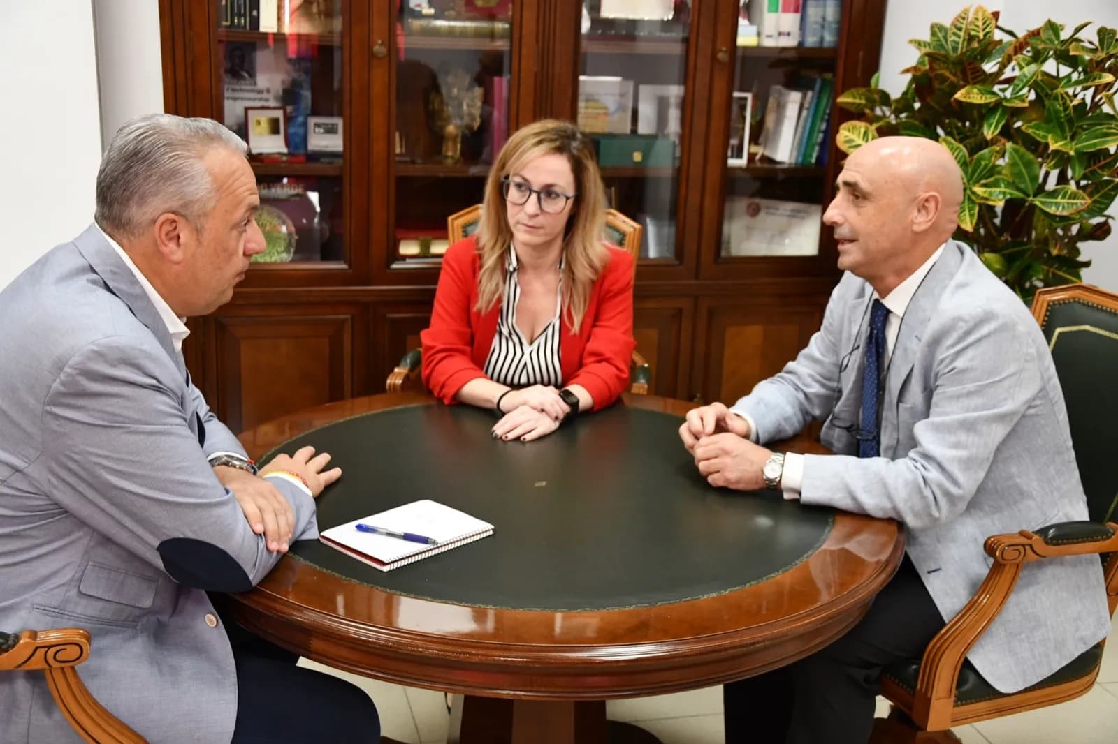 La Fundación Cepsa ha propuesto al Ayuntamiento de San Roque estrechar lazos institucionales con el de Palos de la Frontera
