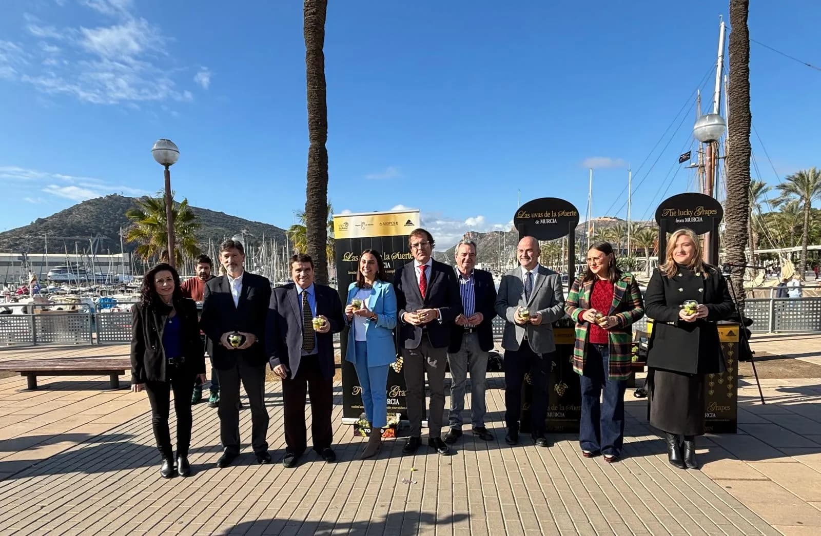 El Puerto de Cartagena cierra el año promocionando la uva de mesa entre 2.500 cruceristas