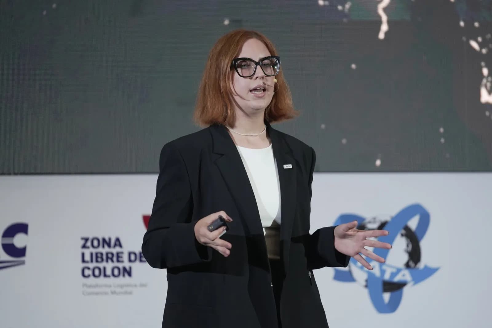 Laura Cristin Egerer gana el premio Young Logistics Professional 2024 en el Congreso Mundial de FIATA en Panamá