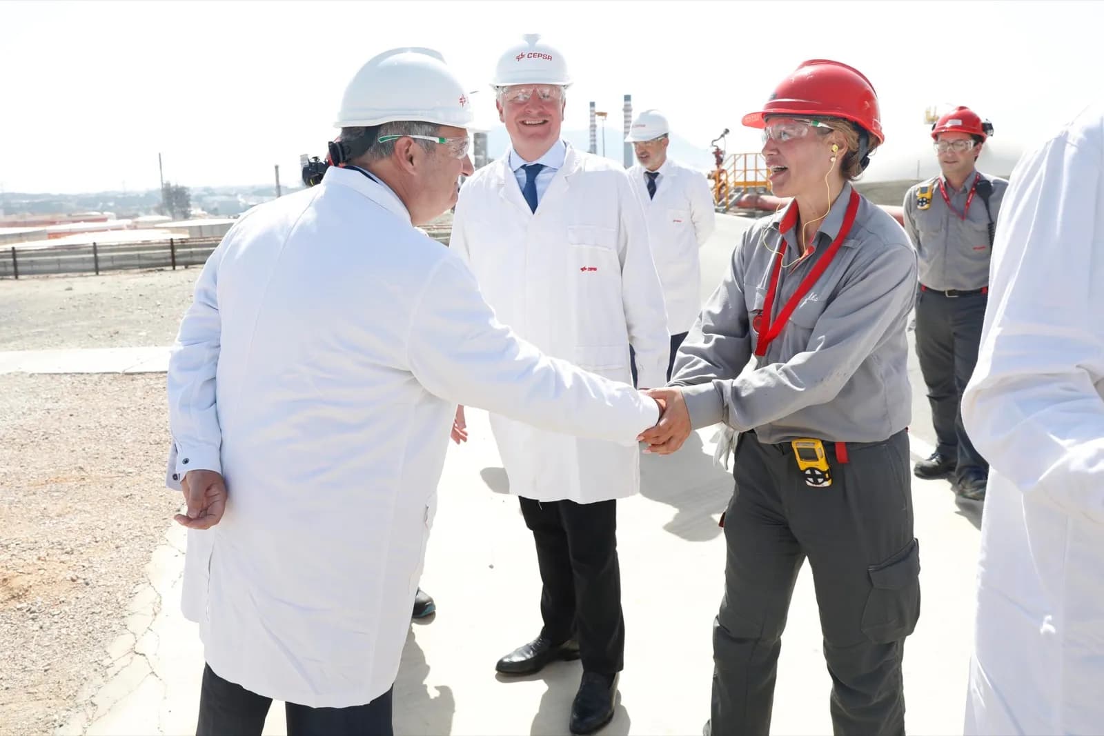 Cepsa valora positivamente la visita del ministro Hereu a sus instalaciones