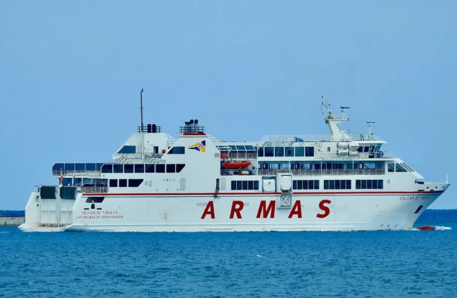 Naviera Armas refuerza la línea Playa Blanca – Corralejo