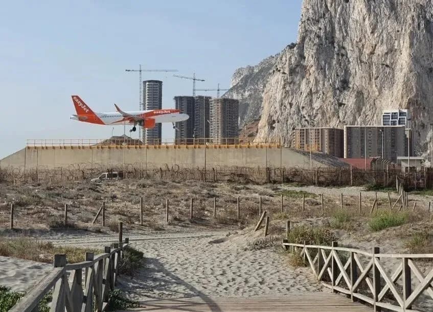 El alcalde de Algeciras exige al Gobierno un posicionamiento oficial sobre los rellenos en Gibraltar