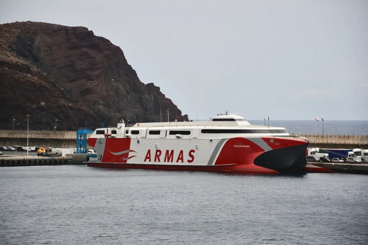 Naviera Armas Trasmediterránea ofrece prácticas a los dos mejores expedientes de Maniobra y Estiba de la Universidad de La Laguna