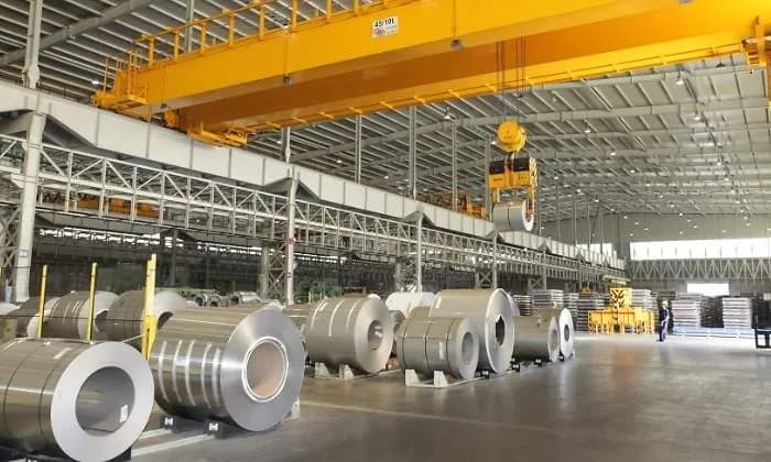 Empresa, trabajadores y Junta de Andalucía buscan acabar con 125 días de huelga en Acerinox