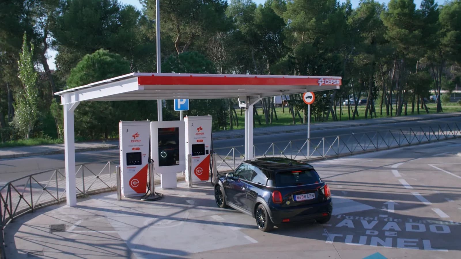 Cepsa promueve el consenso político y social para acelerar la movilidad eléctrica en España