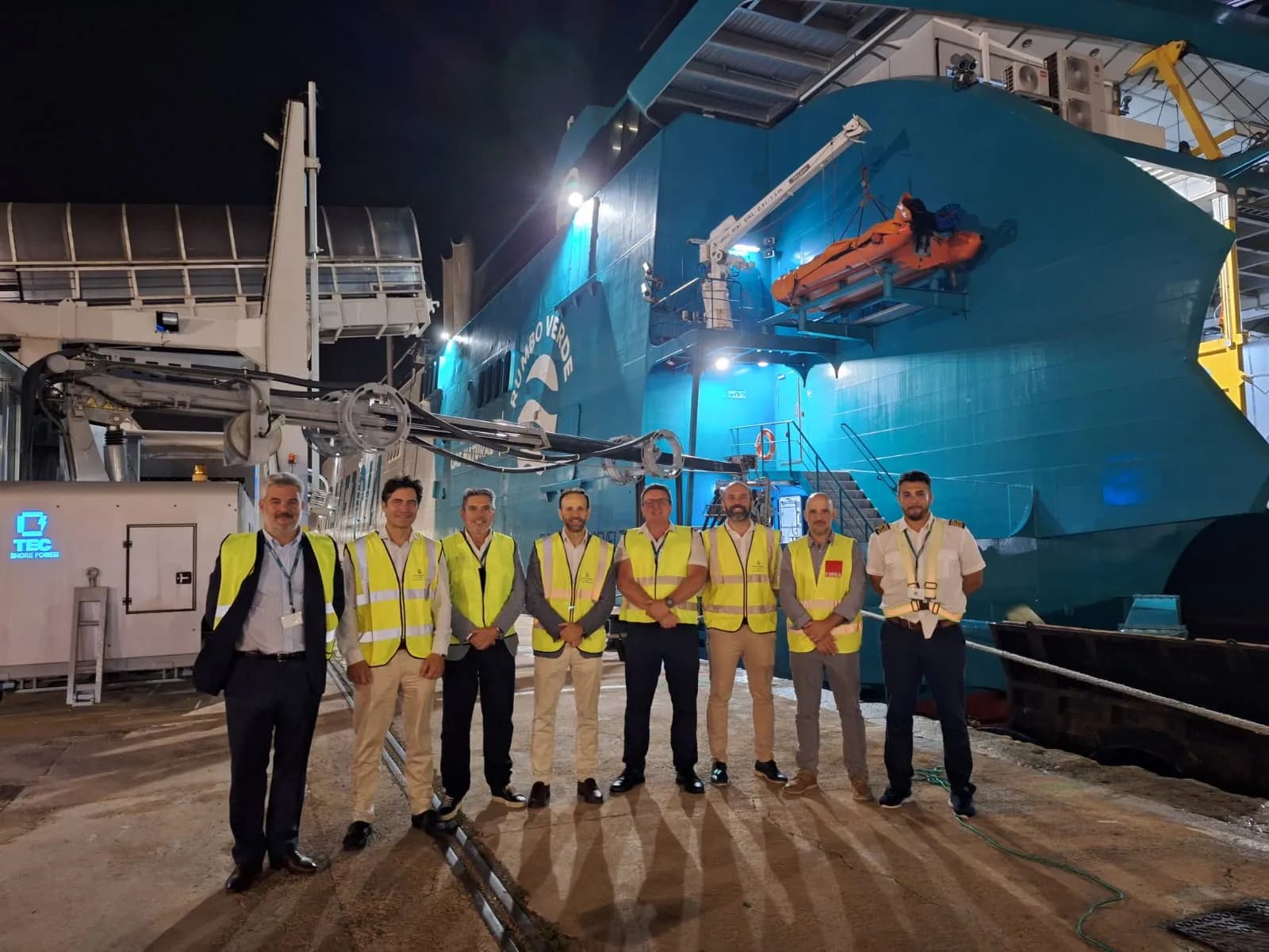 La Autoridad Portuaria de Baleares opera la primera conexión eléctrica a tierra para ferris