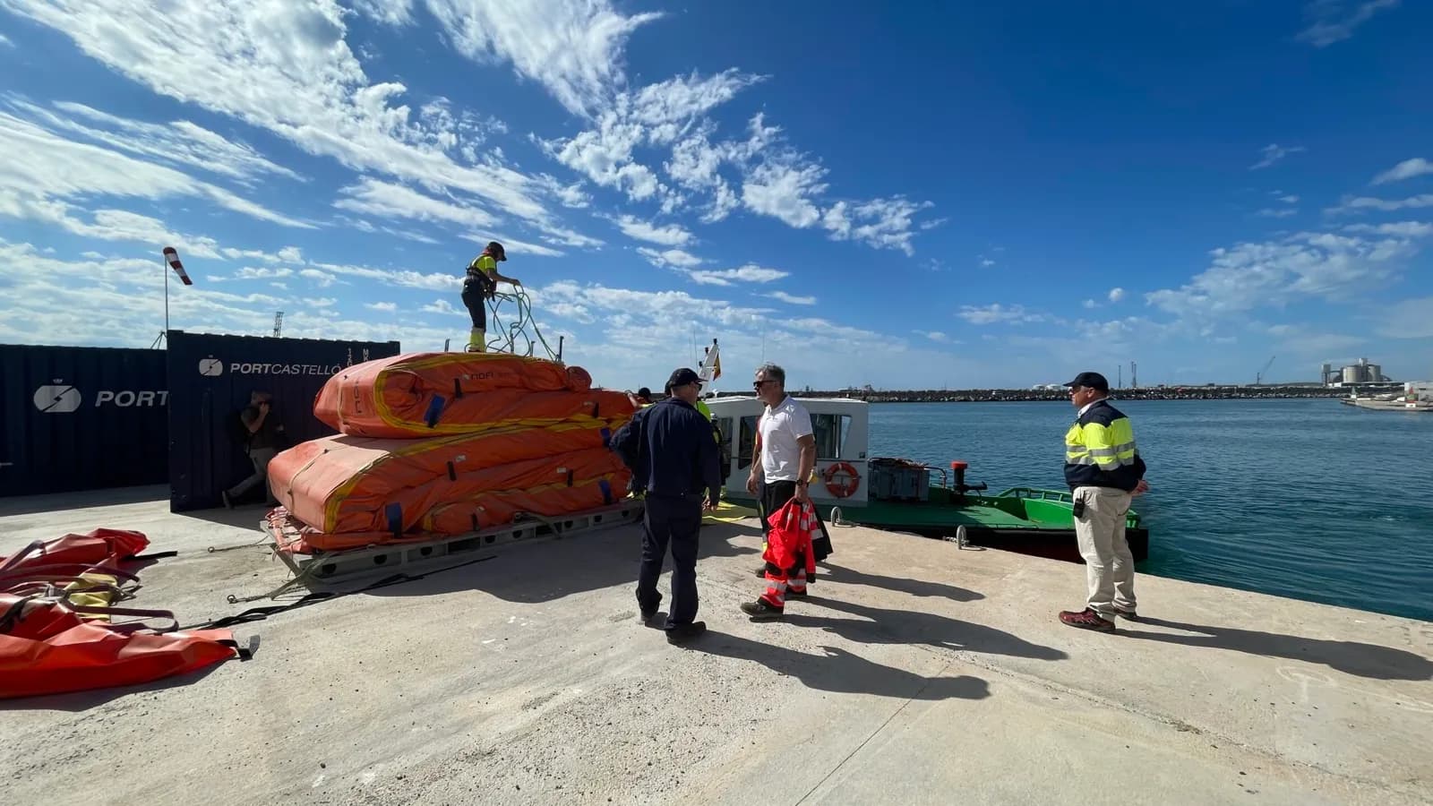El Puerto de Castellón realiza un simulacro de contención de hidrocarburos
