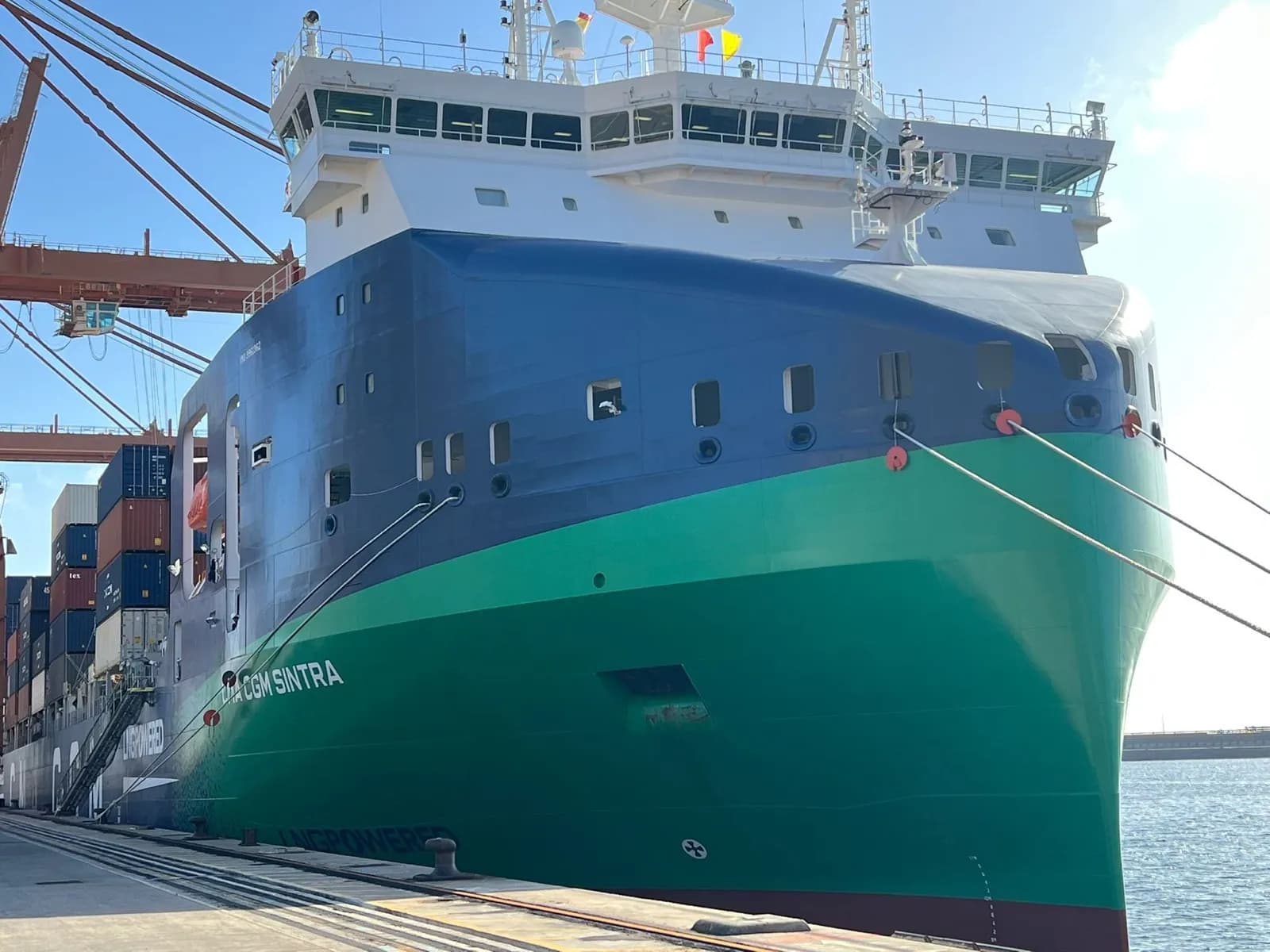 El puerto de Santa Cruz de Tenerife recibe la primera escala del “CMA CGM Sintra”