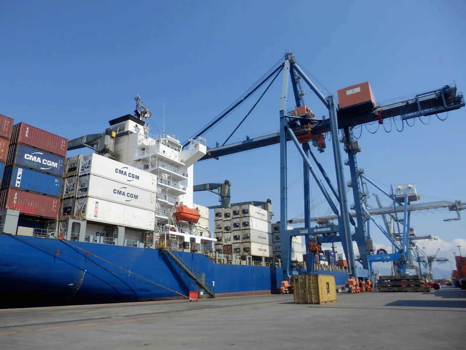 Una jornada sobre Incoterms optimiza el comercio cerámico en Castellón