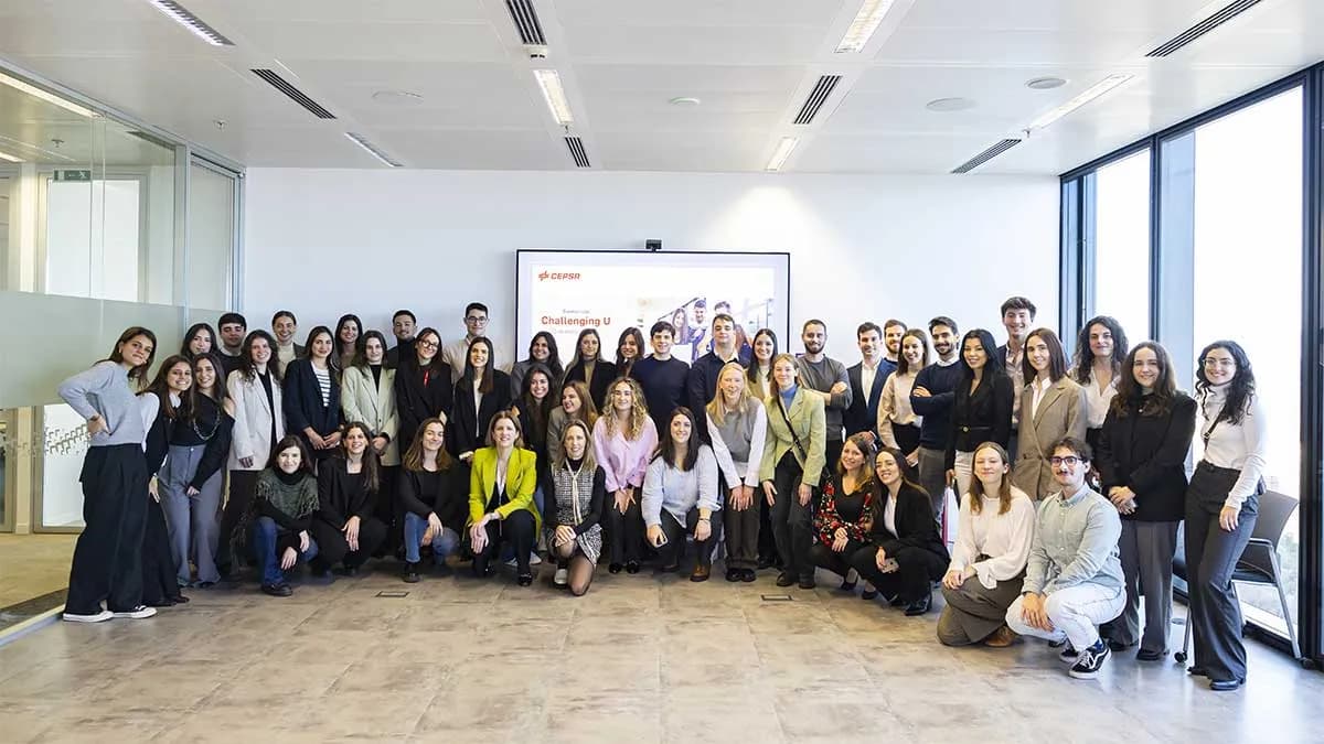 Cepsa incorpora a 46 jóvenes en la octava edición del programa «Challenging U»