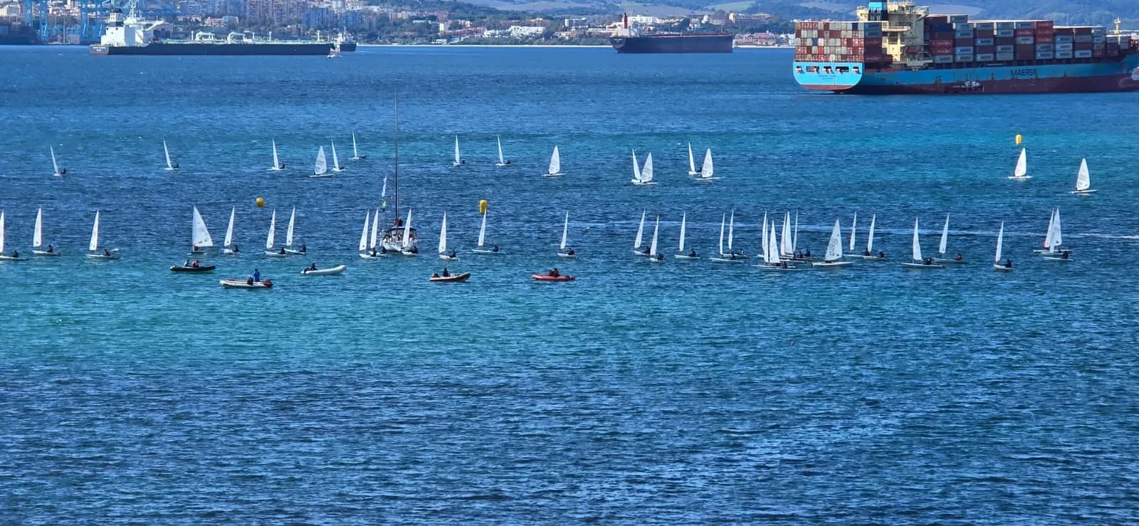 José Manuel Martín y Roberto Aguilar se coronan en la segunda copa autonómica de ILCA en la bahía de Algeciras