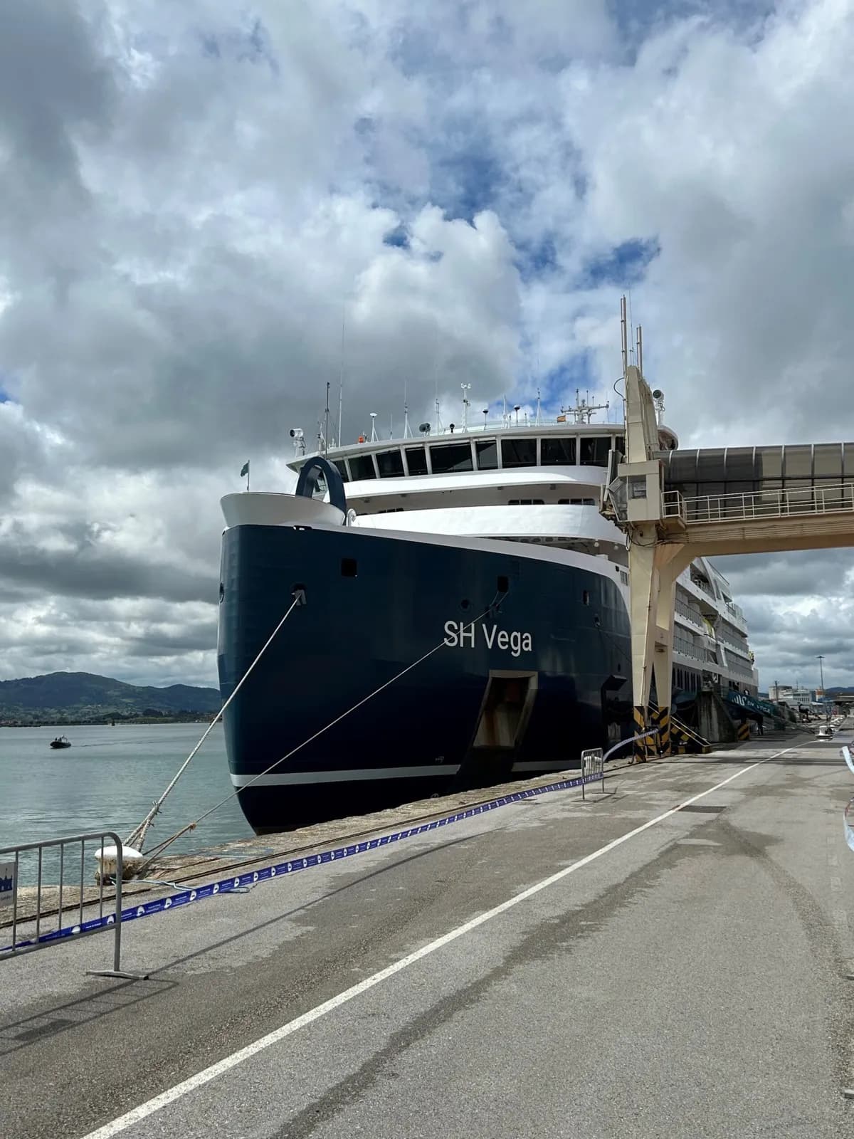 El crucero de expedición SH Vega realiza su primera escala en Santander