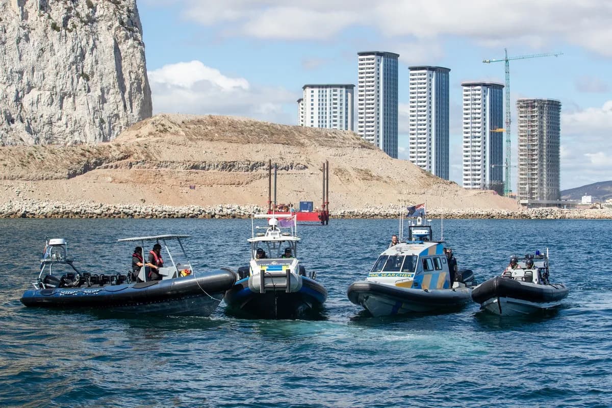 El Escuadrón de Gibraltar de la Royal Navy coordina con éxito maniobras en la Bahía de Algeciras