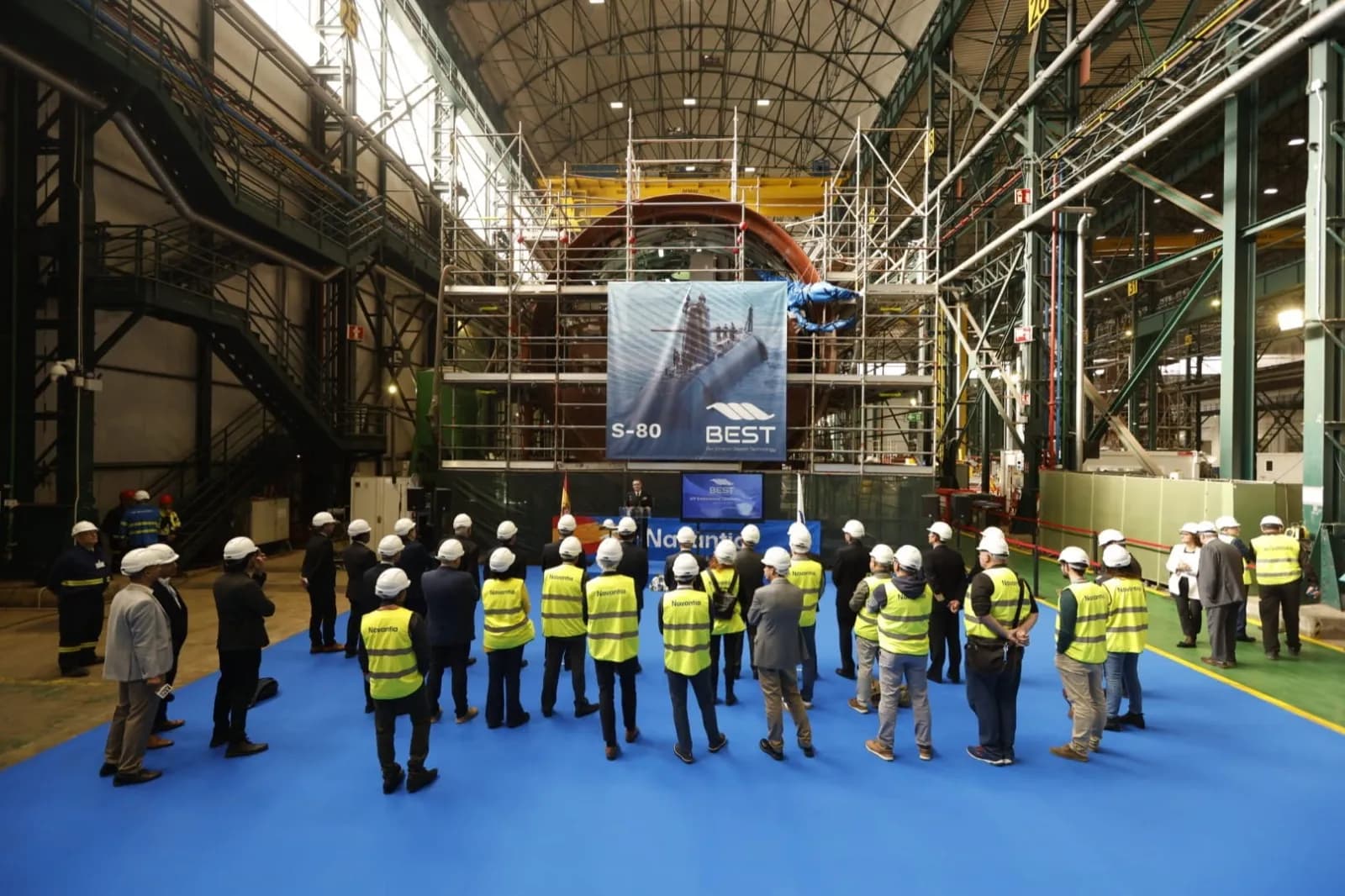 Navantia completa el embarque del sistema de propulsión independiente del aire en el submarino S-83