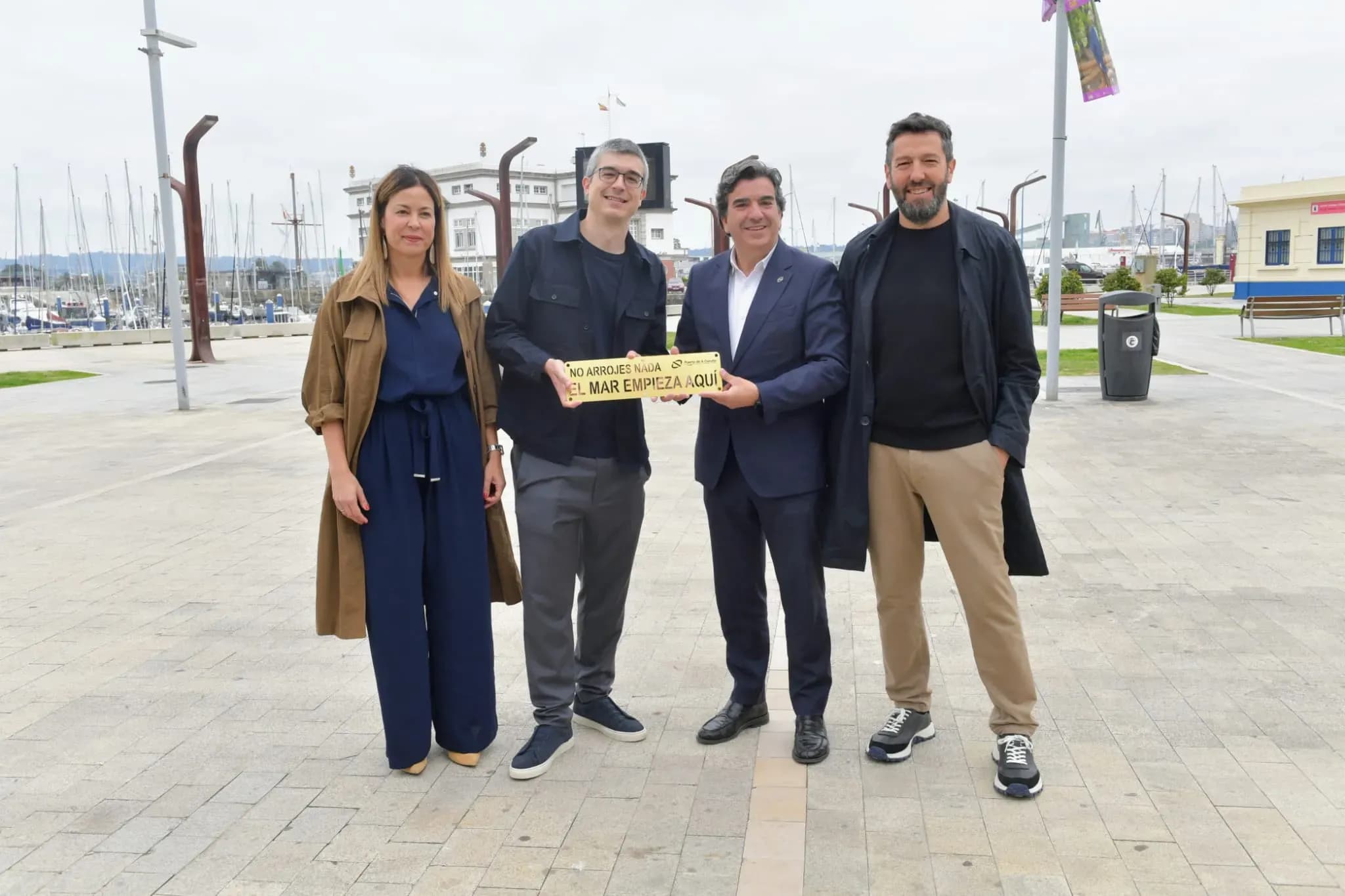 ‘Ardora’ se une a la campaña del Puerto de La Coruña para concienciar sobre la contaminación marina