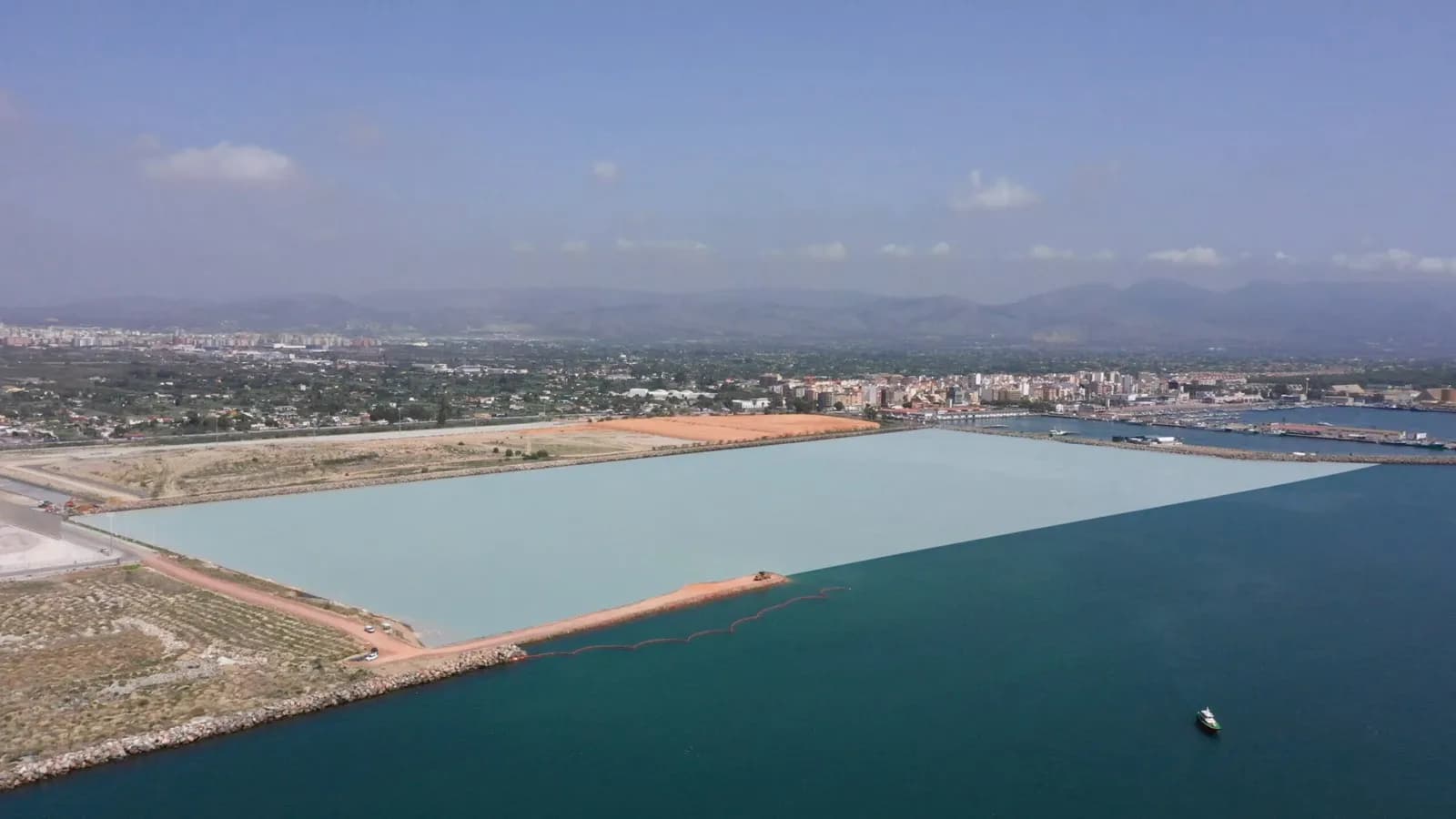 PortCastelló avanza en la expansión de la dársena sur con un 52% de las obras ejecutadas