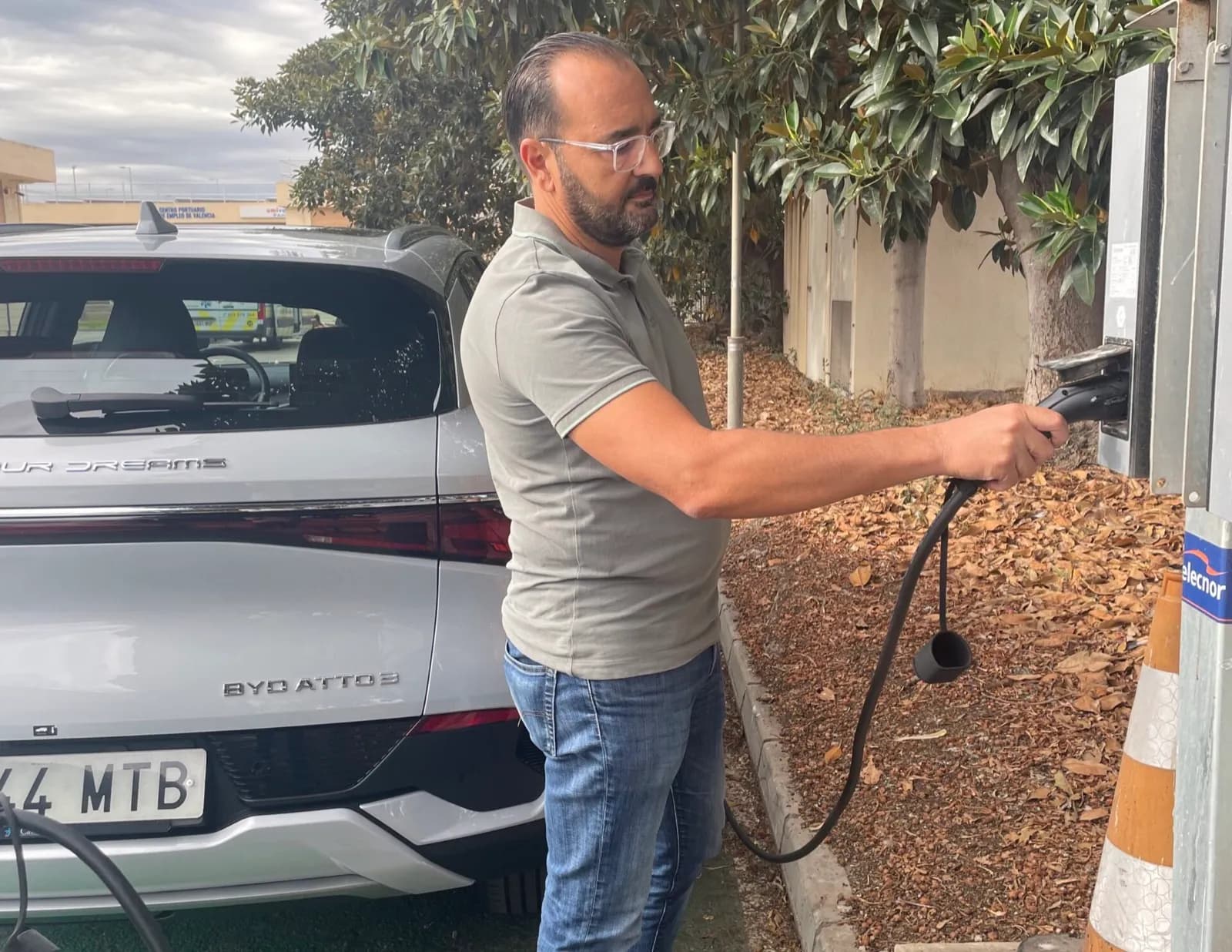 El Centro Portuario de Empleo de Valencia incorpora su primer coche eléctrico en las terminales portuarias