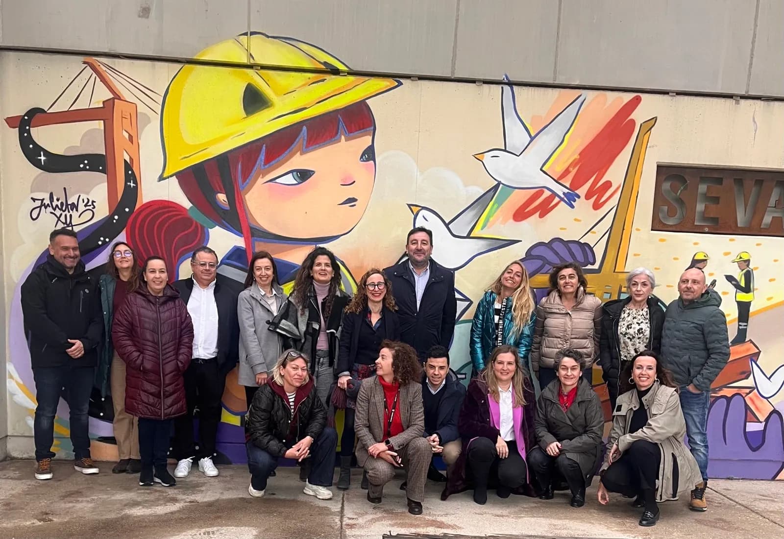 El Centro Portuario de Empleo de Valencia inaugura un mural en homenaje a las mujeres de la estiba
