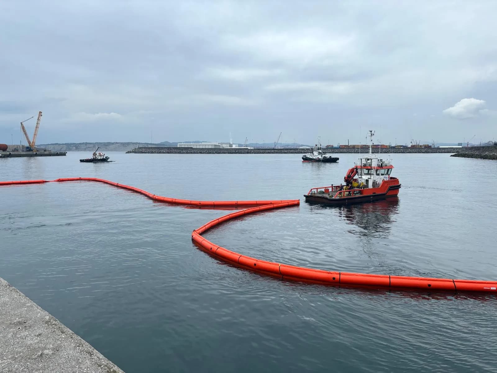 El Puerto de Bilbao realiza con éxito un simulacro de lucha contra la contaminación marina