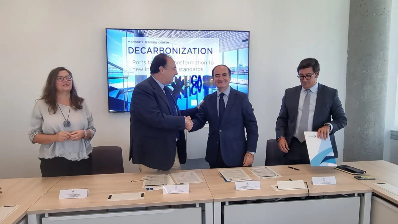 UCA y APBA impulsan un curso sobre descarbonización portuaria ante los nuevos estándares internacionales