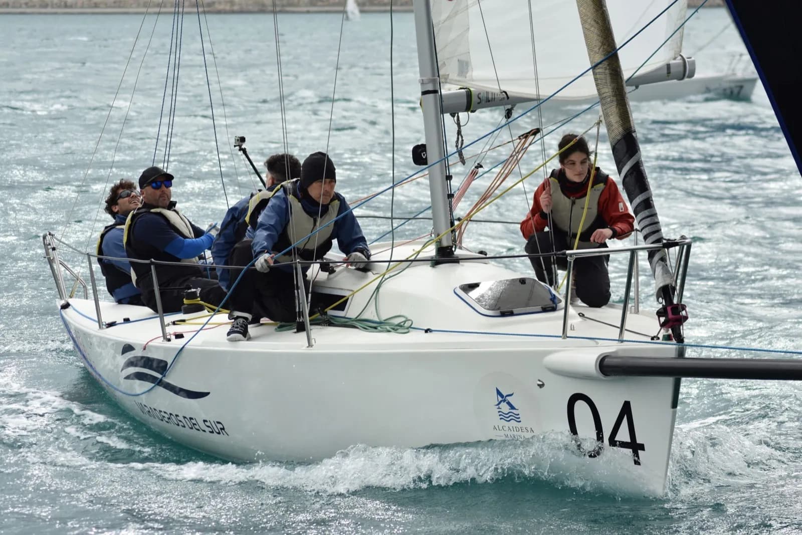 El ‘Península’ de John Bassadone se consagra campeón de las series de primavera del Circuito Alcaidesa Marina de J/80