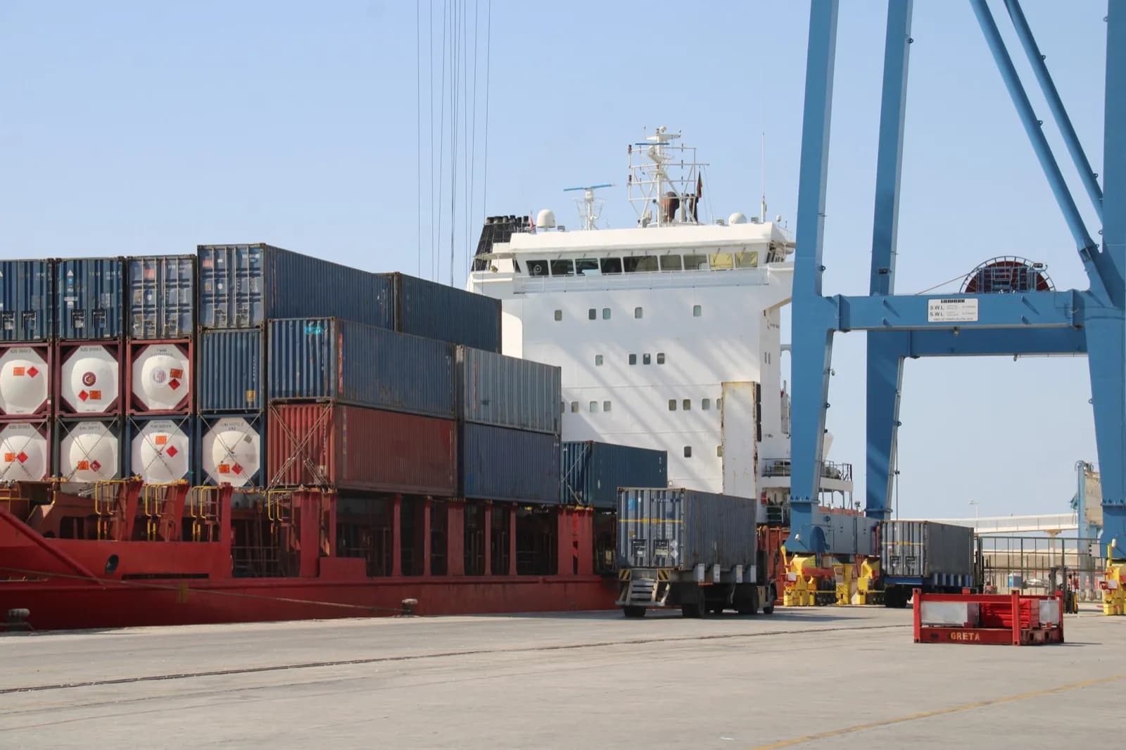 La línea exprés de mercancías entre Alicante y Casablanca crece un 25%