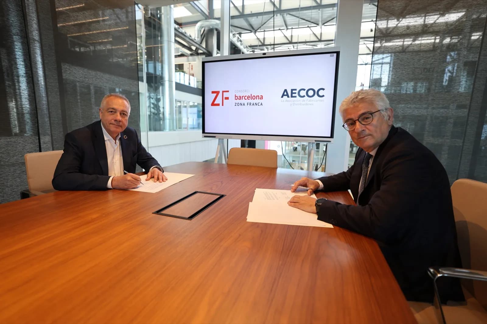 AECOC y la Zona Franca de Barcelona unen fuerzas para impulsar el emprendimiento logístico