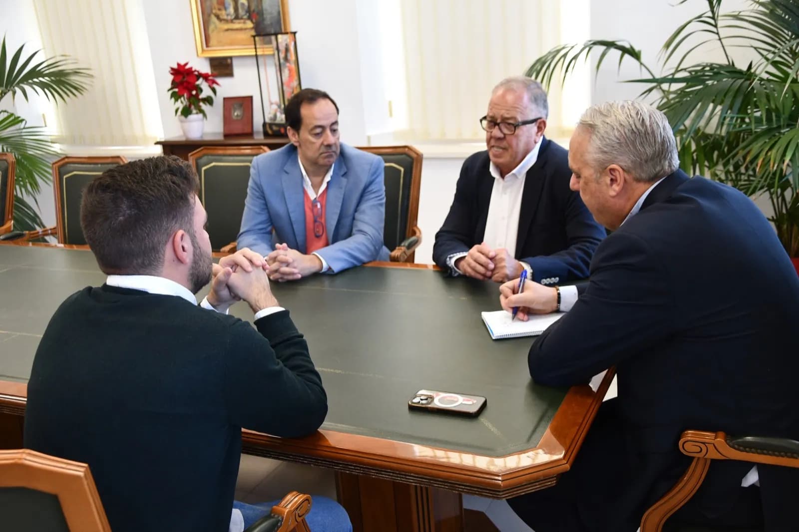 El alcalde de San Roque sugiere que Cernaval forme a jóvenes en oficios industriales desde Crinavis