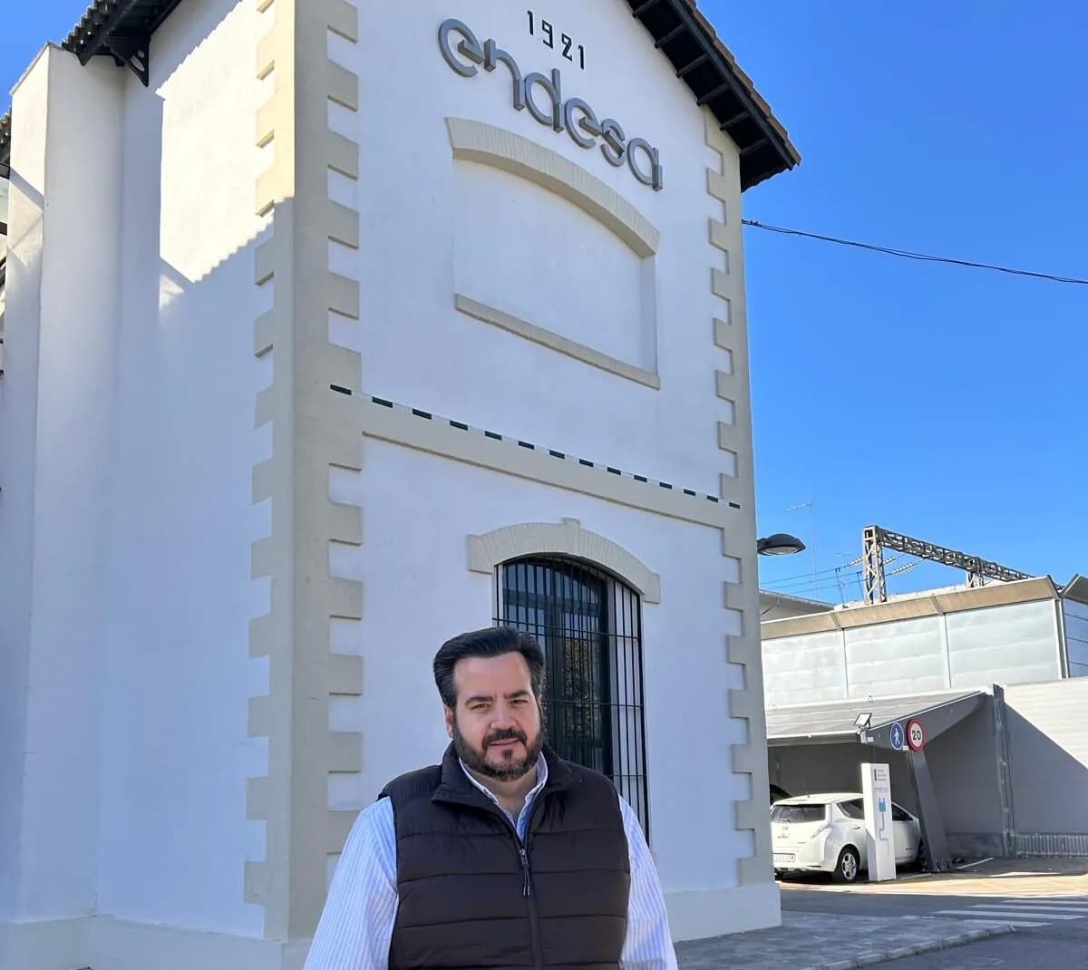 Endesa y el Ayuntamiento de Estella del Marqués acuerdan un plan de inversiones para reforzar el suministro eléctrico