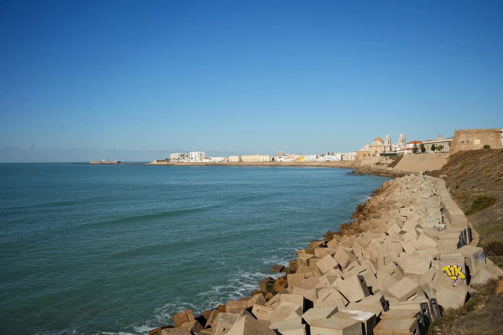 Cádiz activa la pretemporada de playas en Semana Santa con socorrismo en Santa María del Mar