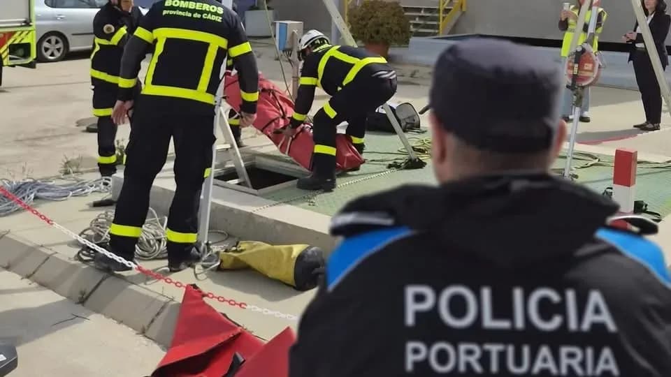 Un simulacro de rescate en el puerto de Algeciras pone a prueba la coordinación ante emergencias