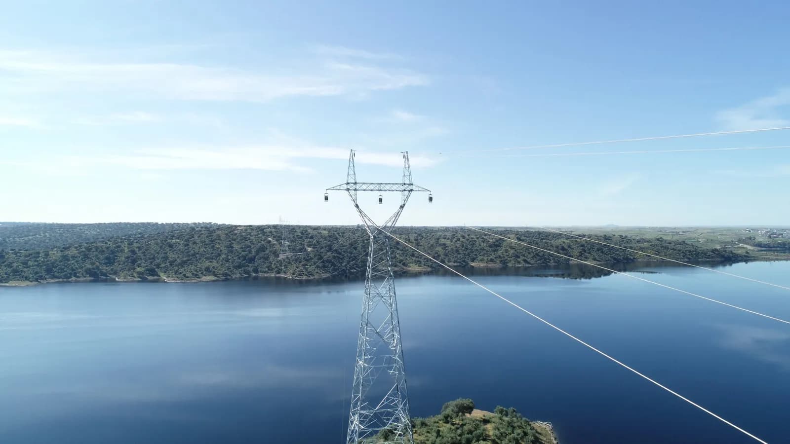 Ayesa colabora con i-DE en el uso de computación cuántica para optimizar la red eléctrica española