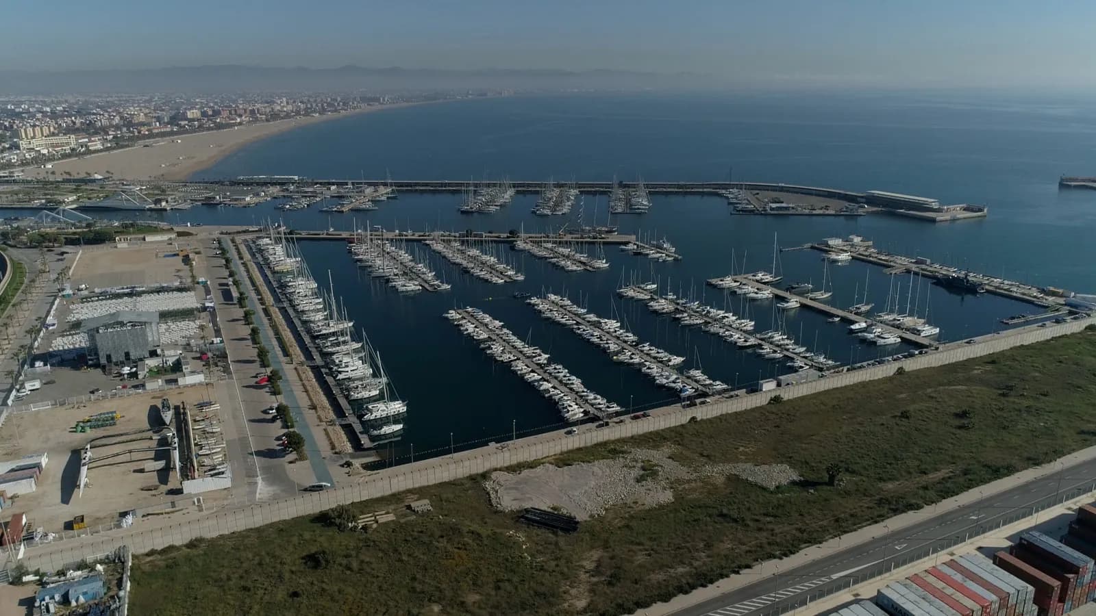El Puerto de Valencia recibe tres propuestas para la gestión de La Marina