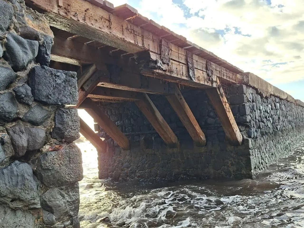 Puertos de Tenerife cierra los muelles carboneros de Valleseco por riesgo estructural