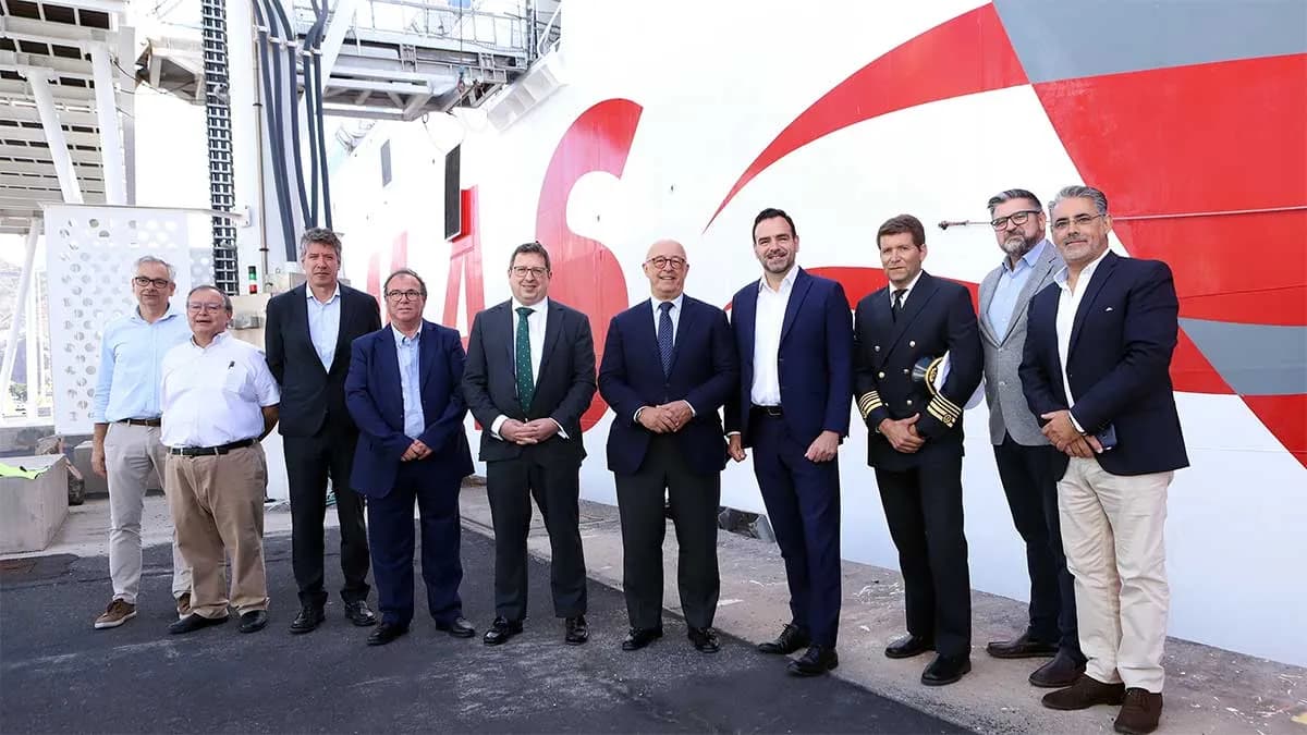 Puertos de Tenerife comienza el suministro eléctrico a los ferris de Armas Trasmediterránea