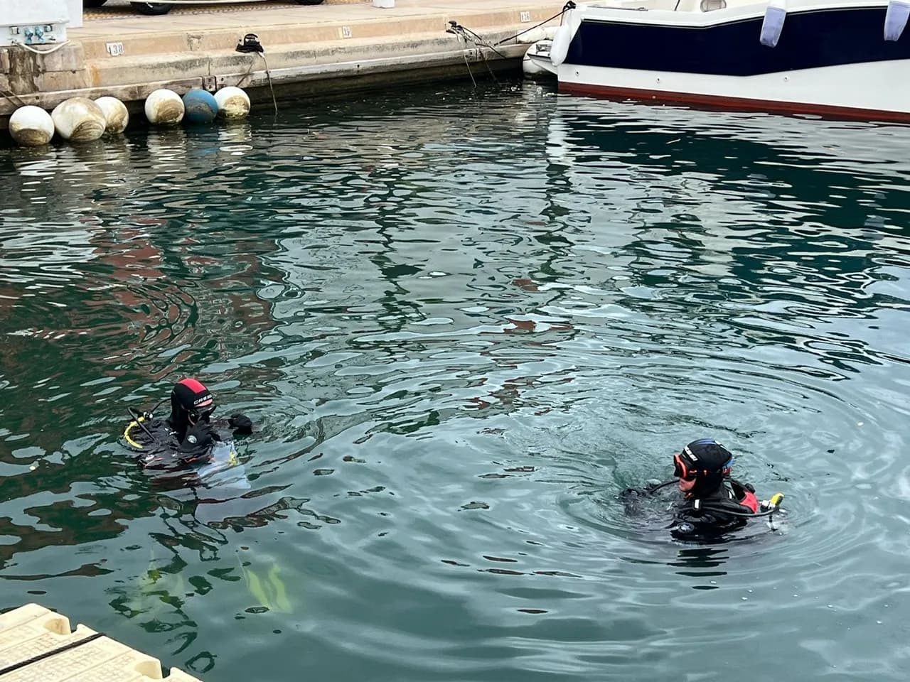 Puerto Sotogrande y Fundación Navega conmemoran el Día Mundial del Medioambiente con una jornada de limpieza del fondo marino