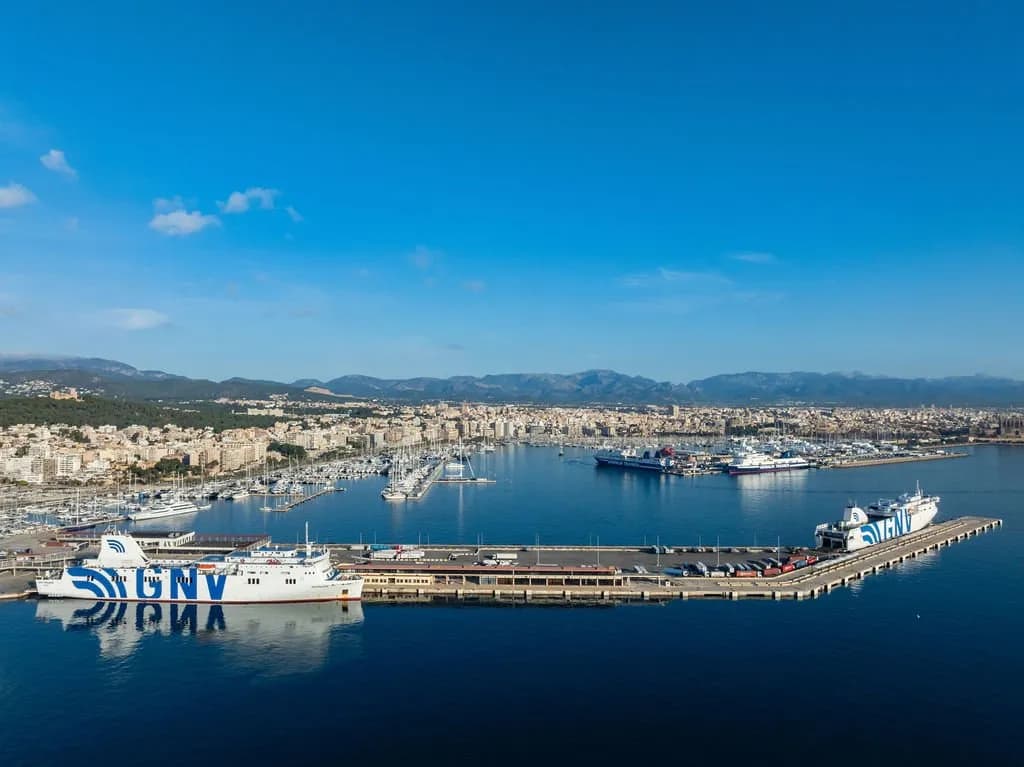 La Autoridad Portuaria de Baleares regula el suministro de combustibles a buques mediante camiones cisterna