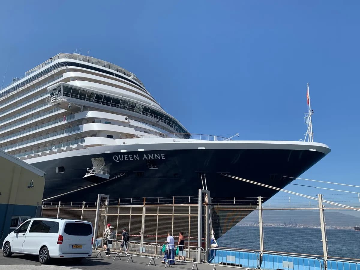 Gibraltar recibió al Queen Anne de Cunard en su escala inaugural