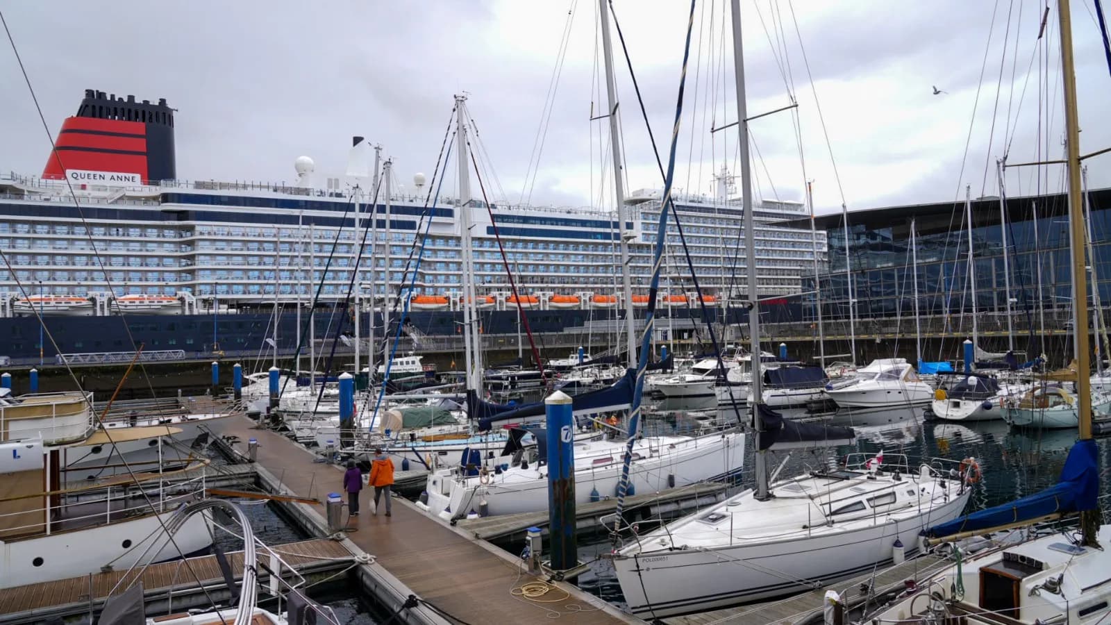 El Queen Anne visita La Coruña en su viaje inaugural