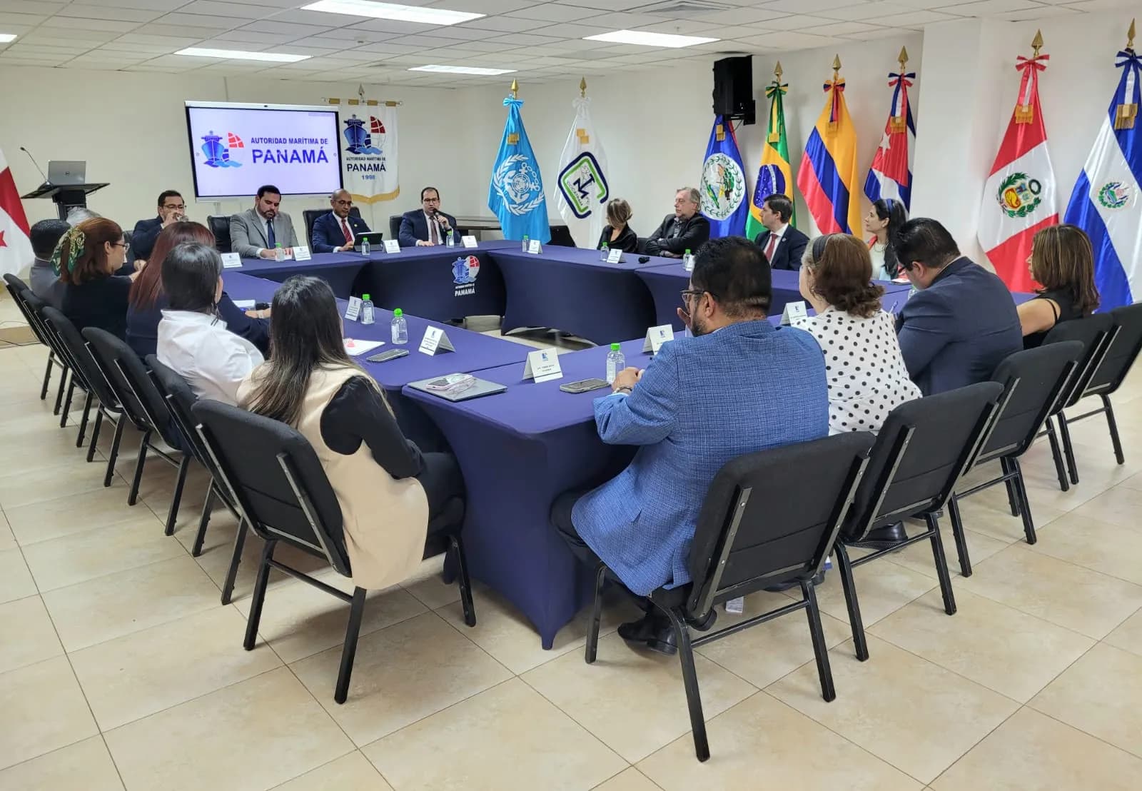 La Autoridad Marítima de Panamá y APADEMAR avanzan en estrategias para mejorar el Registro de Buques