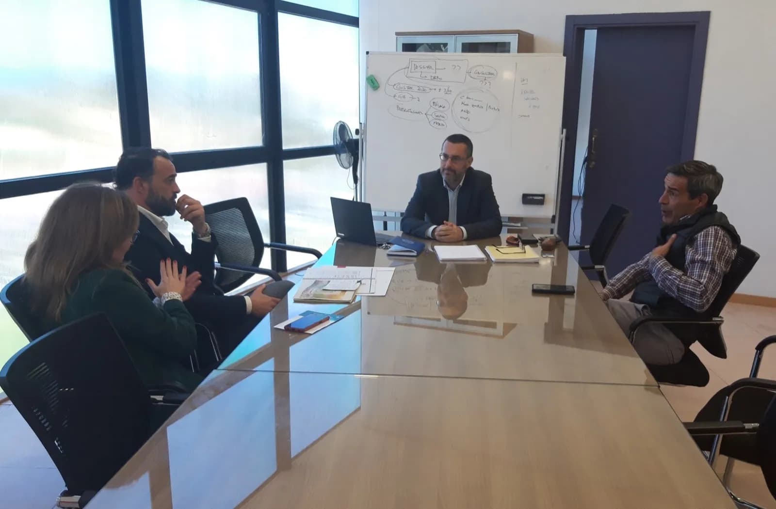 Cepsa presenta el proyecto del Valle Andaluz del Hidrógeno Verde al alcalde de La Línea