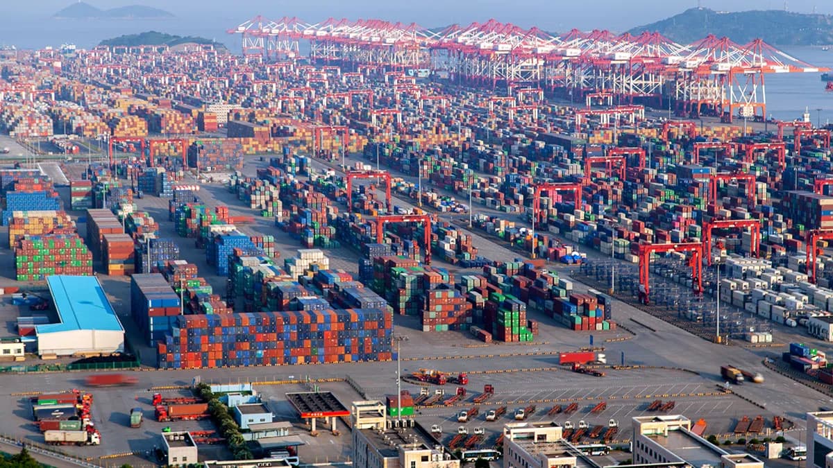 Shanghái se convierte en el primer puerto del mundo en superar los 50 millones de TEUs anuales