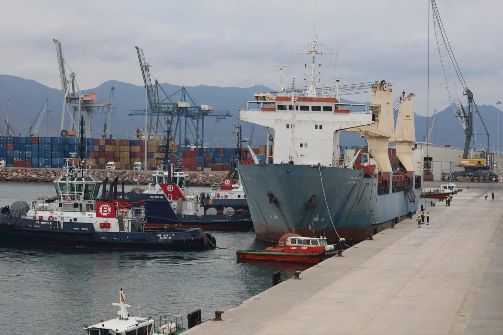 El buque Caribana Express ha sido trasladado al puerto de Vinarós tras intensas gestiones de la Autoridad Portuaria de Castellón