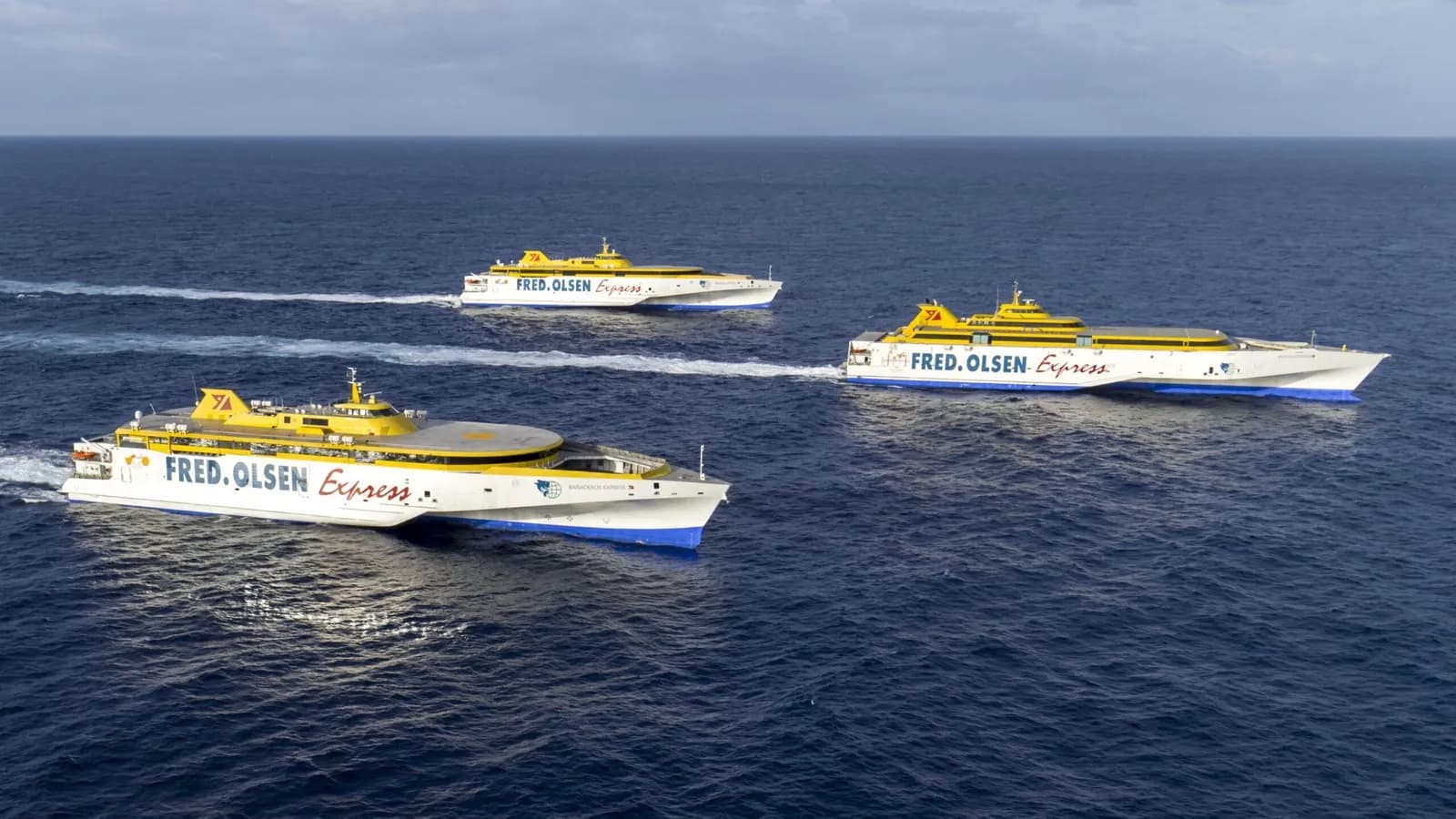 Fred. Olsen Express y Tropical celebran sus aniversarios con una colaboración especial