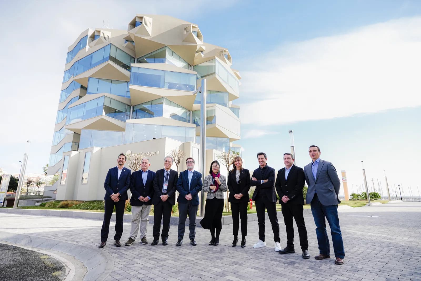 Una delegación de empresas japonesas visita el Puerto de Tarragona para explorar oportunidades de colaboración en energía sostenible